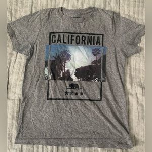 🔥2/$10🔥 Gray CALIFORNIA t-shirt size S